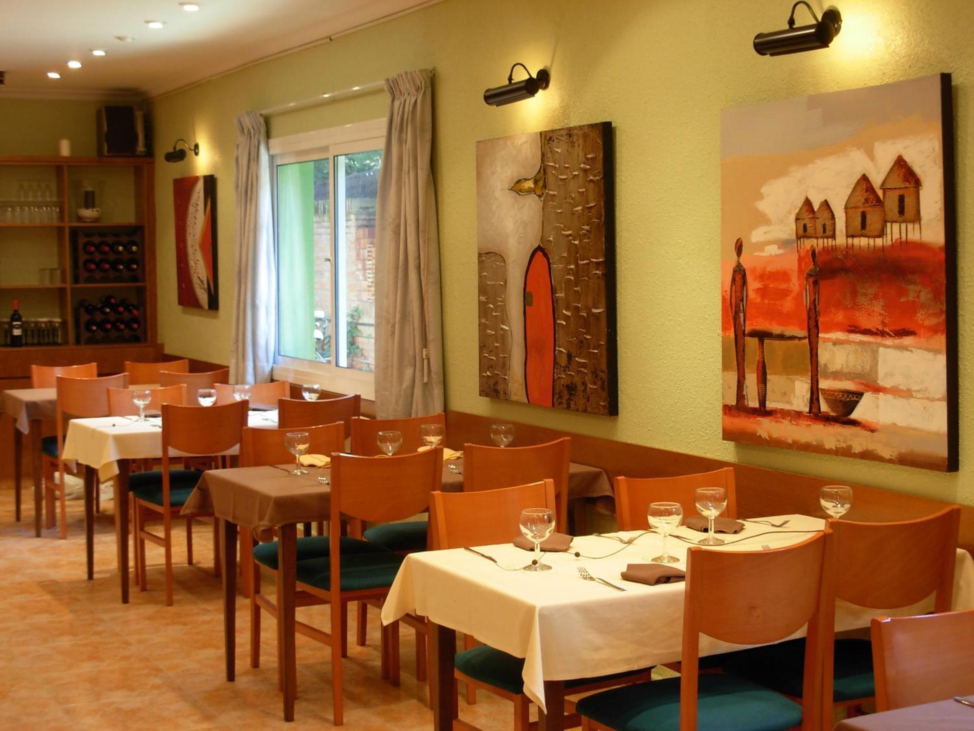 Hotel Rodsan Suizo Castelldefels Luaran gambar