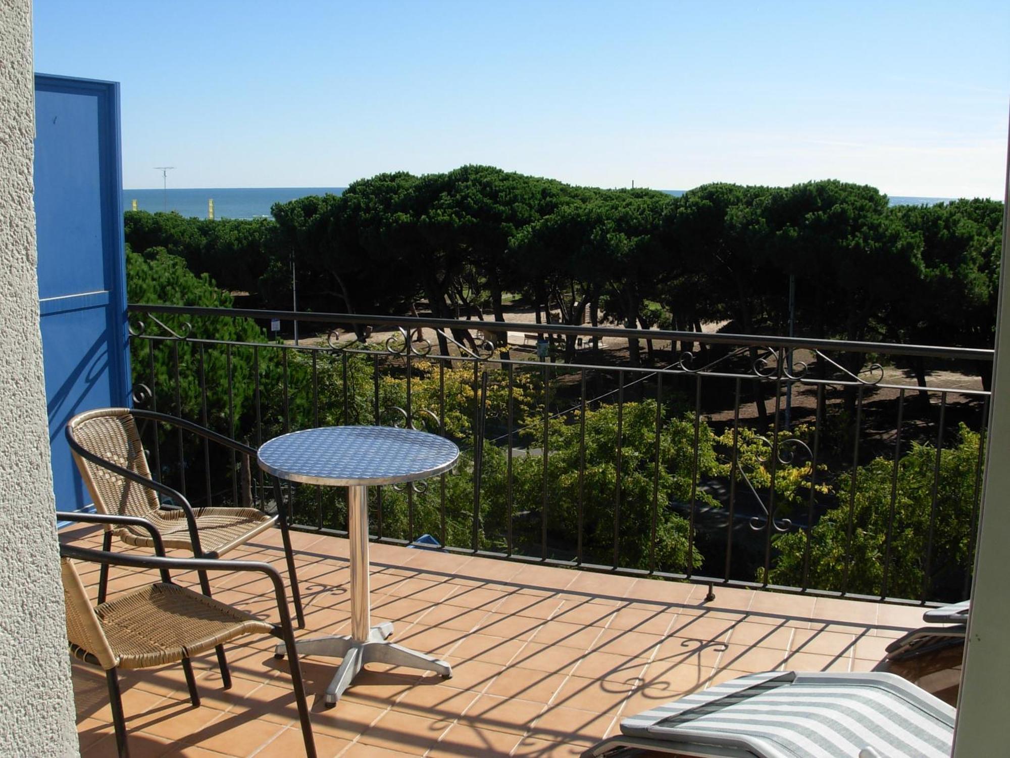 Hotel Rodsan Suizo Castelldefels Luaran gambar