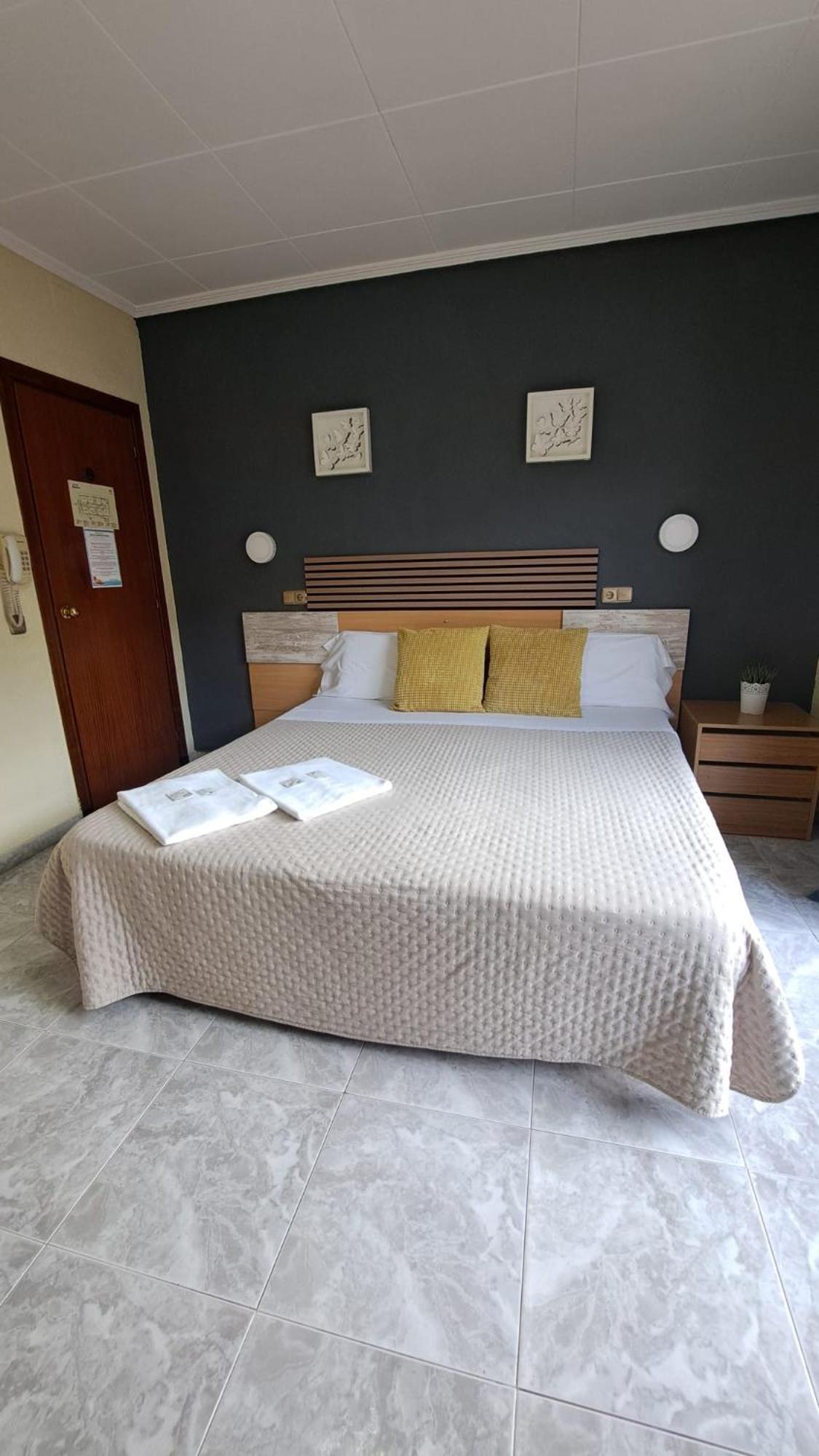Hotel Rodsan Suizo Castelldefels Luaran gambar