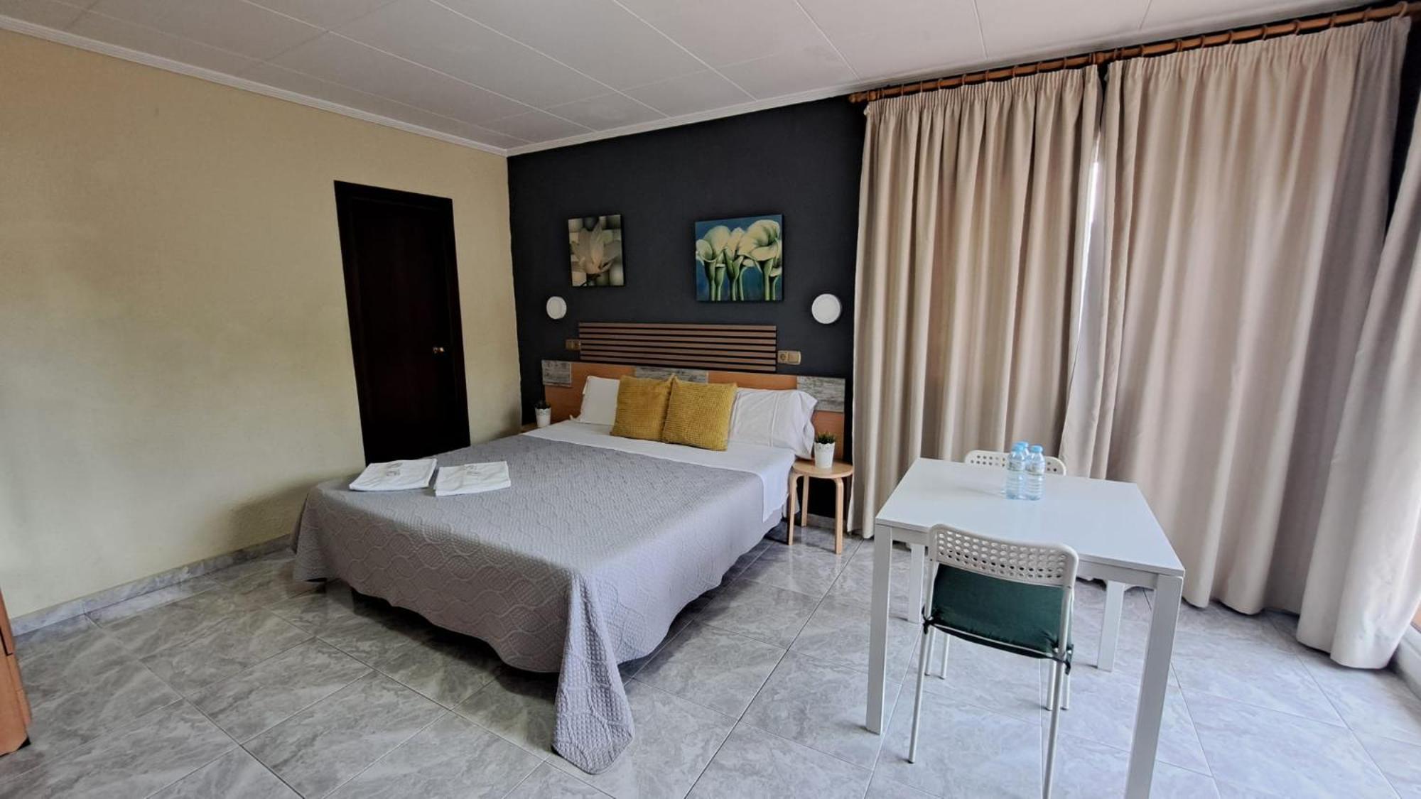 Hotel Rodsan Suizo Castelldefels Luaran gambar