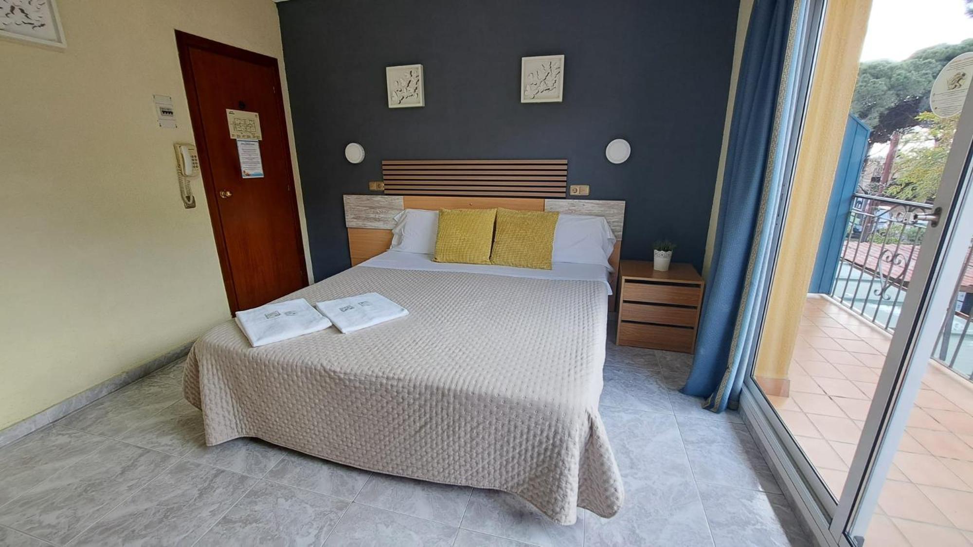 Hotel Rodsan Suizo Castelldefels Luaran gambar